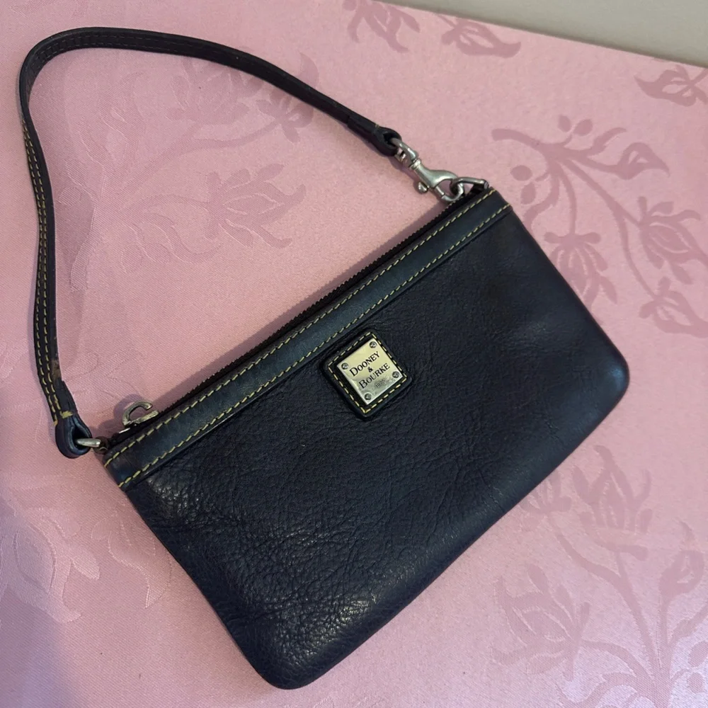 Dooney and Bourke brown leather wristlet - Picture 8 of 9